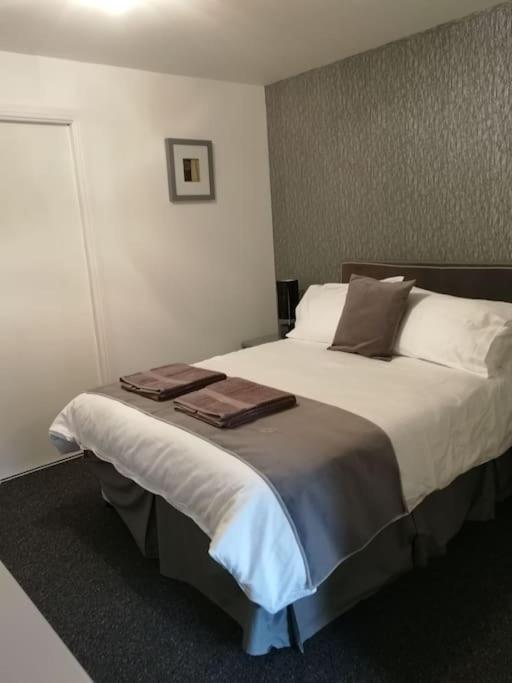 Avalon Studio. Comfy Well Equipped Cosy Studio. 阿维莫尔 外观 照片